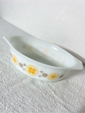 Vintage PYREX Town & Country 043 Oval 1.5 Qt Casserole Dish Grannycore Nostalgia